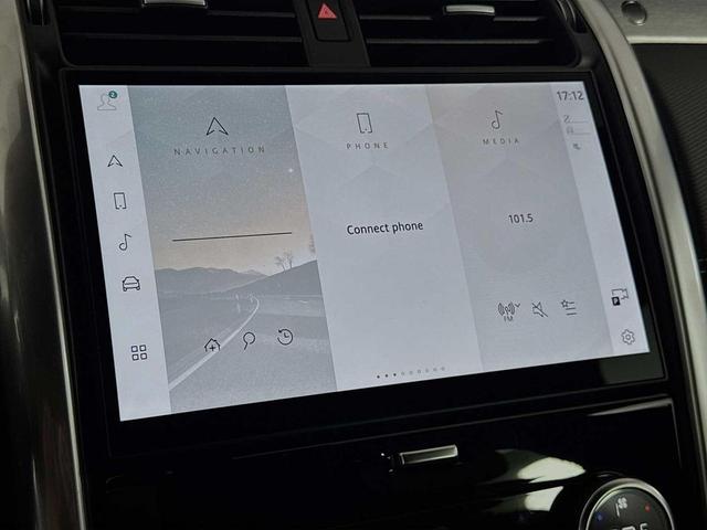 Photo of 2025 Fuji White Land Rover Discovery