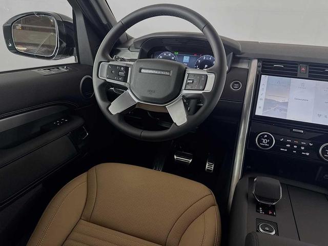 Photo of 2025 Fuji White Land Rover Discovery