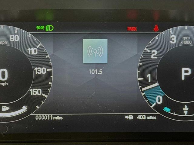 Photo of 2025 Fuji White Land Rover Discovery