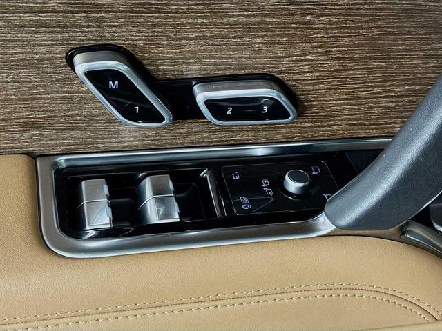 Photo of 2023 Fuji White Land Rover Range Rover