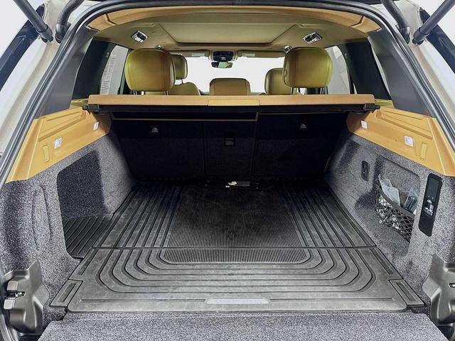 Photo of 2023 Fuji White Land Rover Range Rover