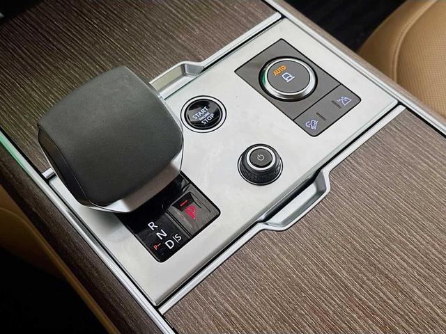 Photo of 2023 Fuji White Land Rover Range Rover