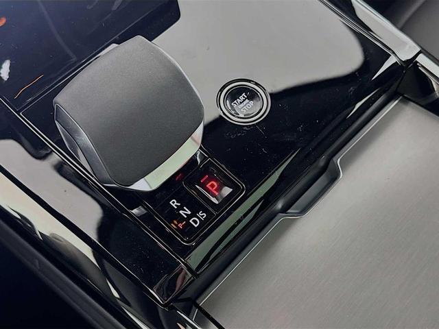 Photo of 2025 Fuji White Land Rover Range Rover Sport