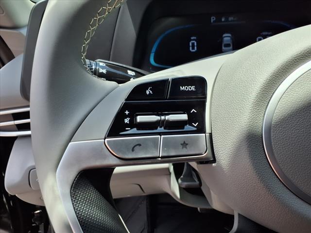 Photo of 2025 Black Hyundai ELANTRA