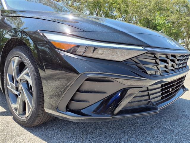 Photo of 2025 Black Hyundai ELANTRA