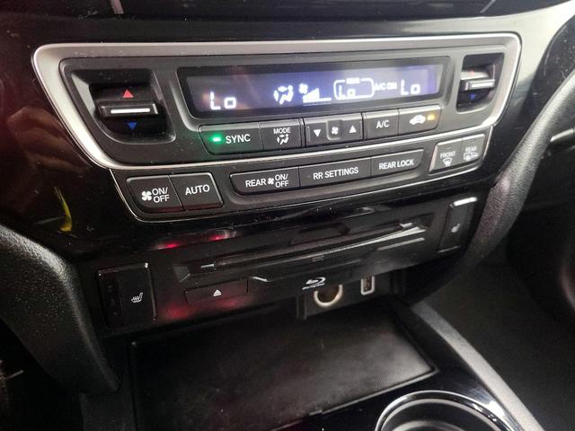 Photo of 2022 Gray Honda Pilot