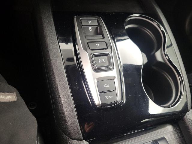 Photo of 2022 Gray Honda Pilot