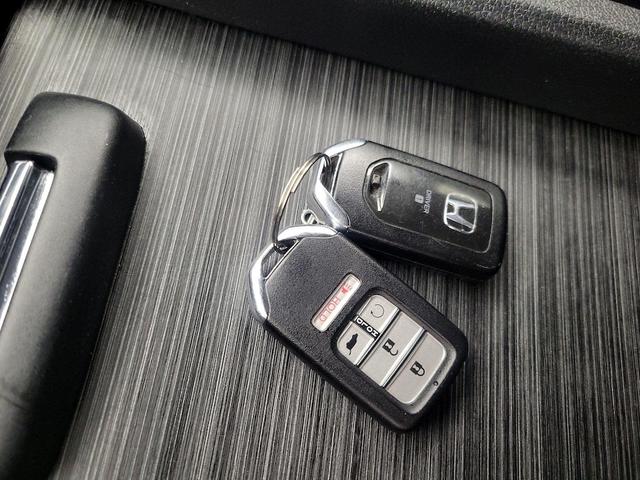 Photo of 2022 Gray Honda Pilot