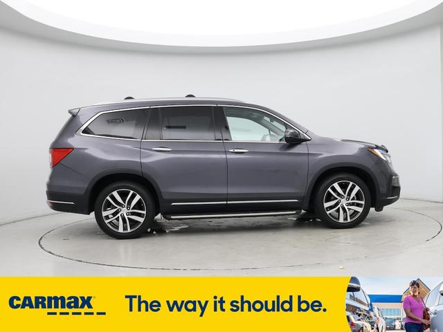 Photo of 2022 Gray Honda Pilot