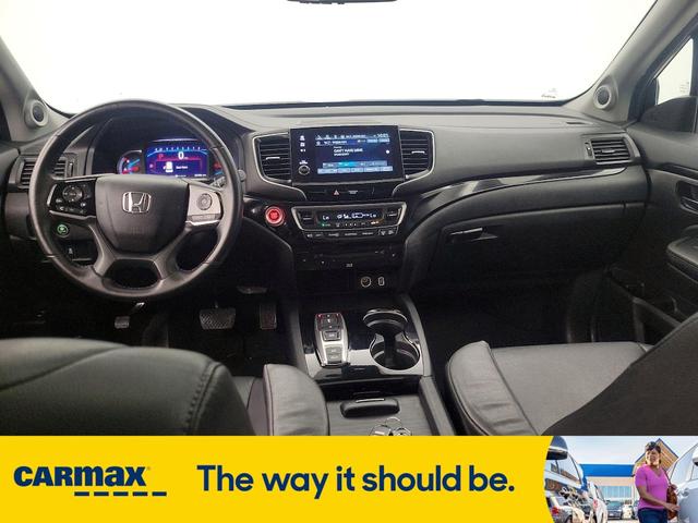 Photo of 2022 Gray Honda Pilot