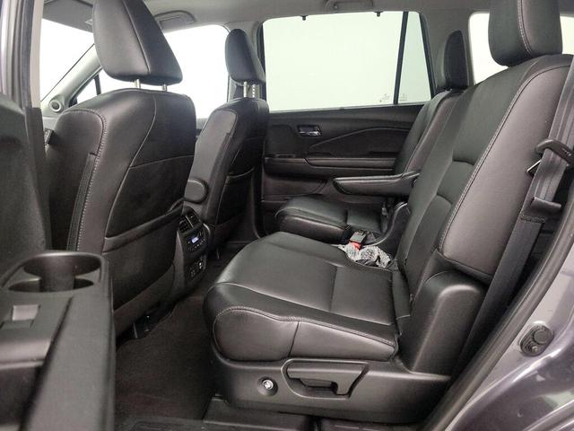 Photo of 2022 Gray Honda Pilot