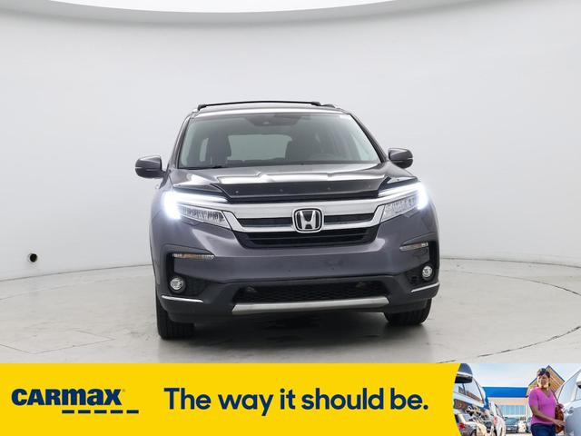 Photo of 2022 Gray Honda Pilot