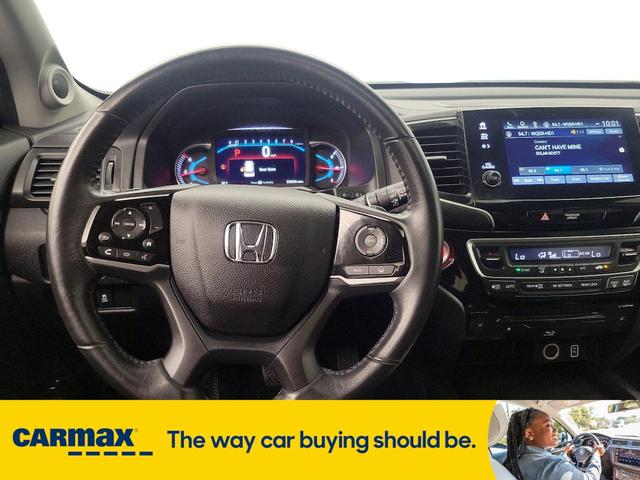Photo of 2022 Gray Honda Pilot