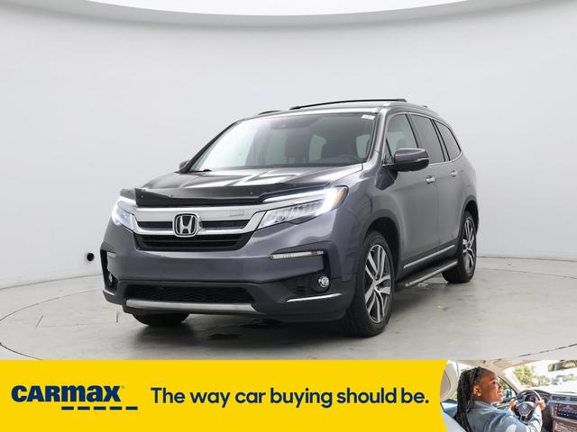 Photo of 2022 Gray Honda Pilot