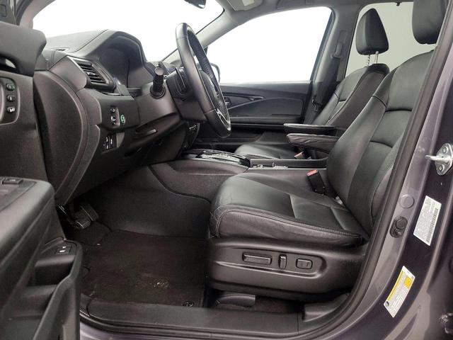 Photo of 2022 Gray Honda Pilot