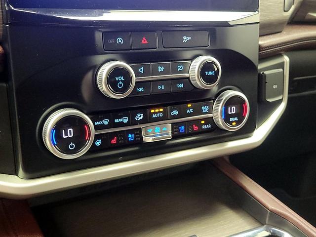 Photo of 2024 White Ford Expedition