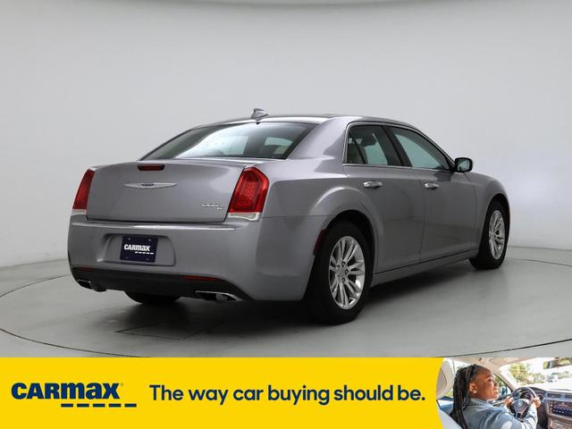 Photo of 2017 Silver Chrysler 300