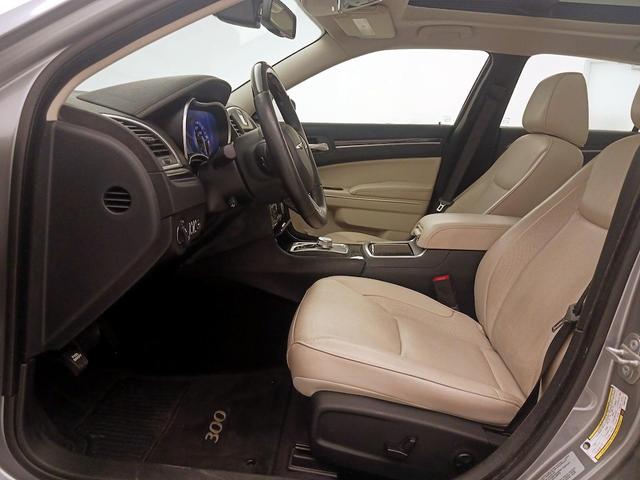 Photo of 2017 Silver Chrysler 300