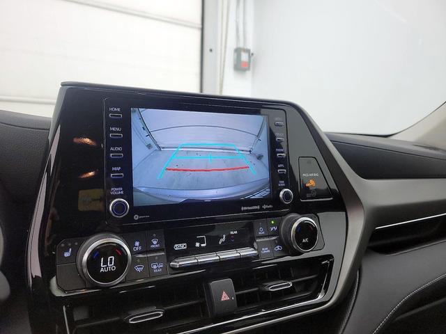 Photo of 2022 Silver Toyota Highlander