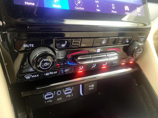 Photo of 2021 White Jeep Grand Cherokee L