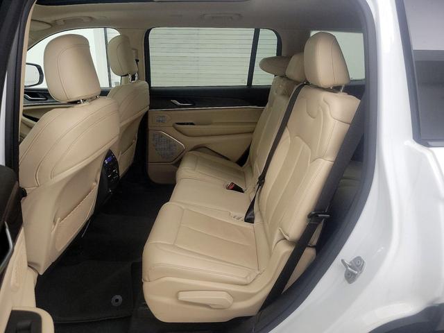 Photo of 2021 White Jeep Grand Cherokee L