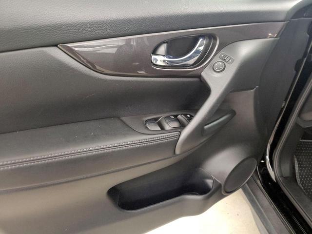 Photo of 2018 Black Nissan Rogue