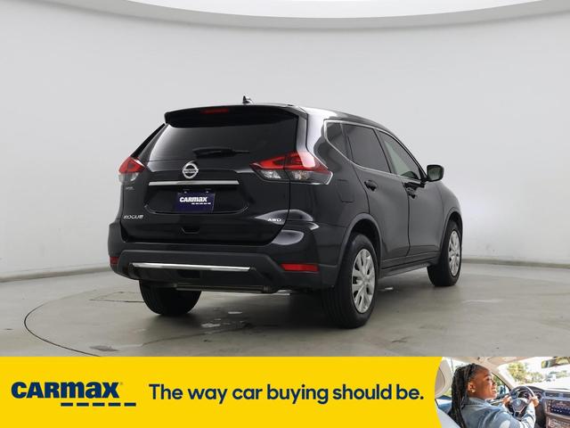 Photo of 2018 Black Nissan Rogue