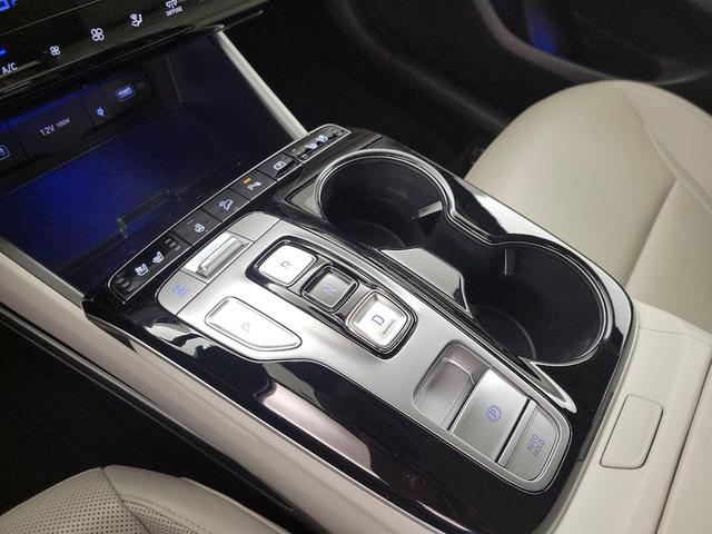 Photo of 2022 Black Hyundai TUCSON Hybrid