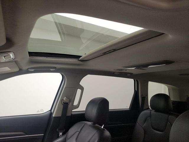 Photo of 2020 White Kia Telluride