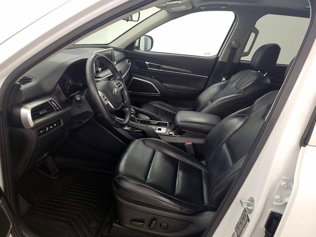Photo of 2020 White Kia Telluride