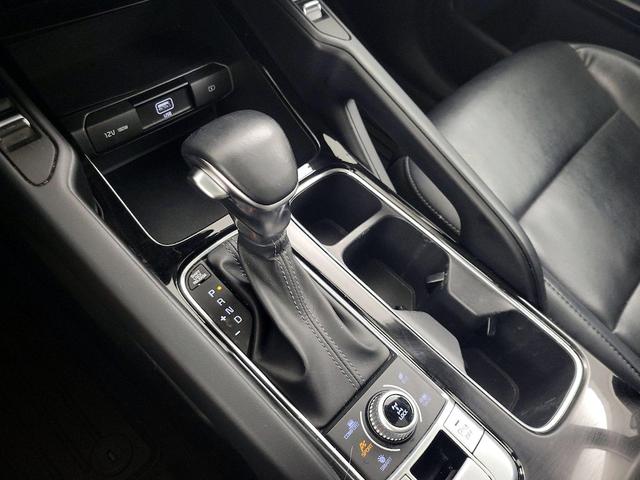 Photo of 2020 White Kia Telluride