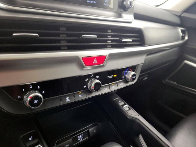 Photo of 2020 White Kia Telluride
