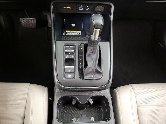Photo of 2023 White Honda CR-V