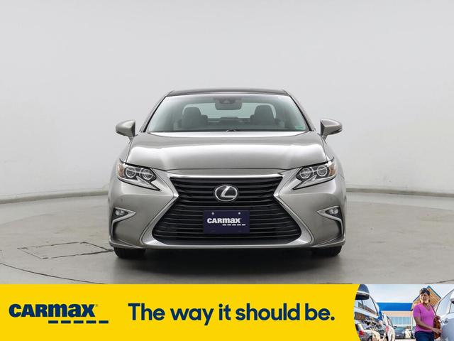 Photo of 2017 Silver Lexus ES 350