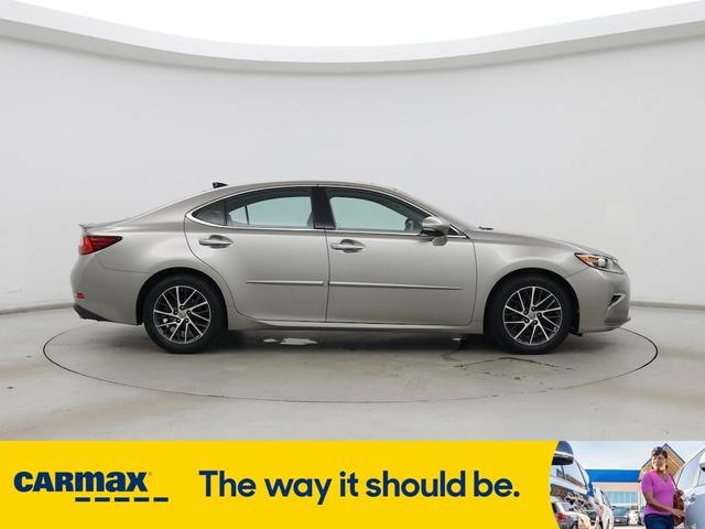 Photo of 2017 Silver Lexus ES 350