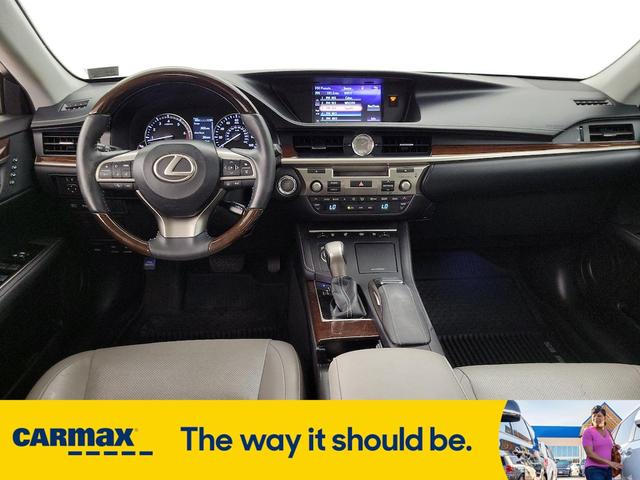 Photo of 2017 Silver Lexus ES 350