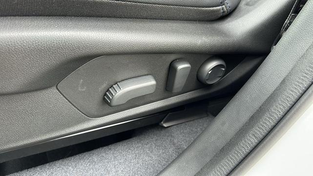 Photo of 2025 Crystal White Pearl Subaru Forester