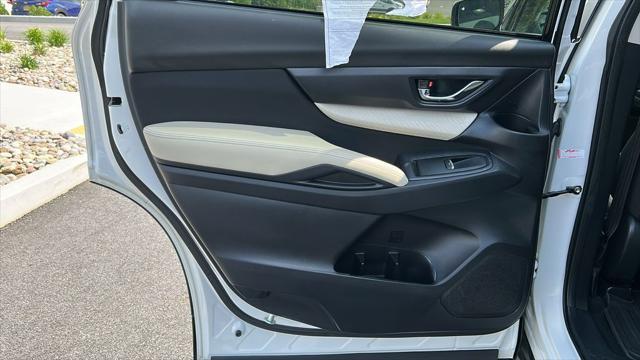 Photo of 2022 Crystal White Pearl Subaru Ascent