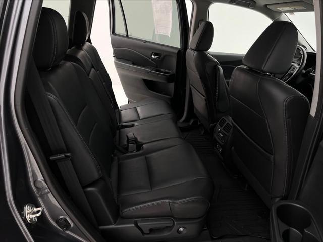 Photo of 2017 Modern Steel Metallic Honda Pilot