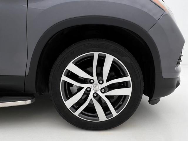 Photo of 2017 Modern Steel Metallic Honda Pilot