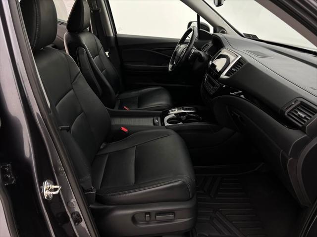 Photo of 2017 Modern Steel Metallic Honda Pilot