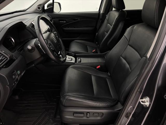 Photo of 2017 Modern Steel Metallic Honda Pilot
