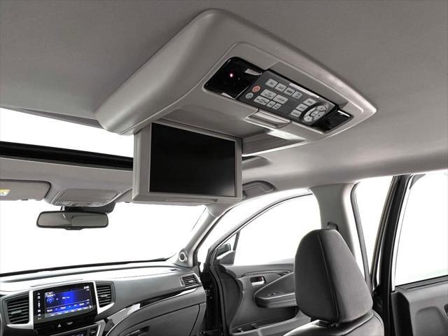 Photo of 2017 Modern Steel Metallic Honda Pilot