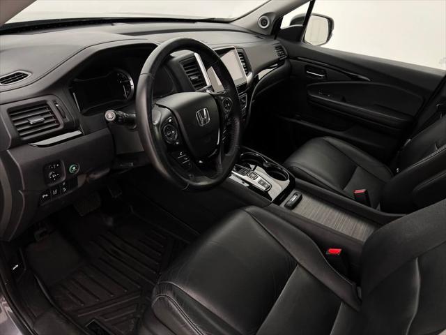 Photo of 2017 Modern Steel Metallic Honda Pilot