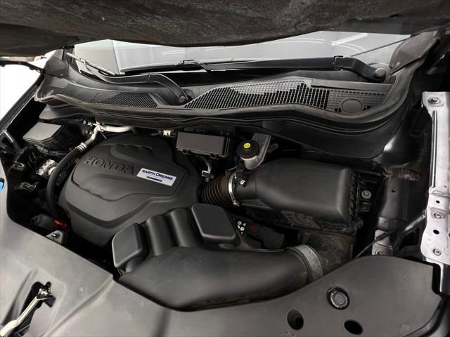 Photo of 2017 Modern Steel Metallic Honda Pilot