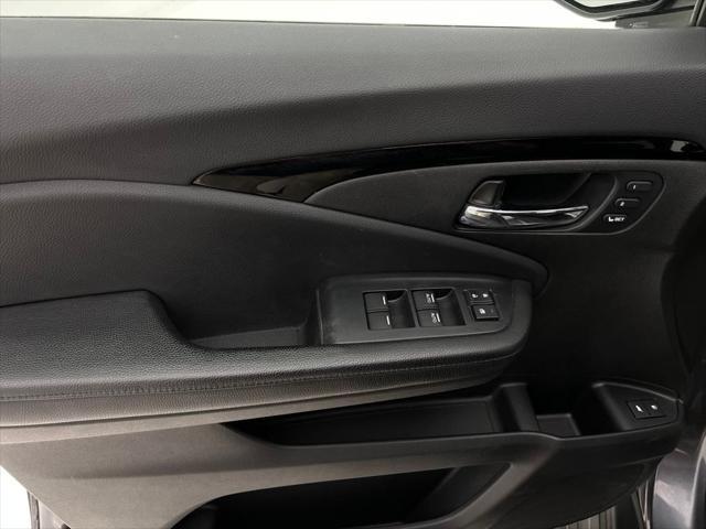 Photo of 2017 Modern Steel Metallic Honda Pilot