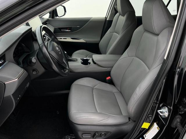 Photo of 2022 Celestial Black Toyota Venza