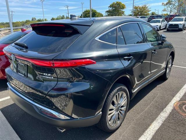 Photo of 2022 Celestial Black Toyota Venza