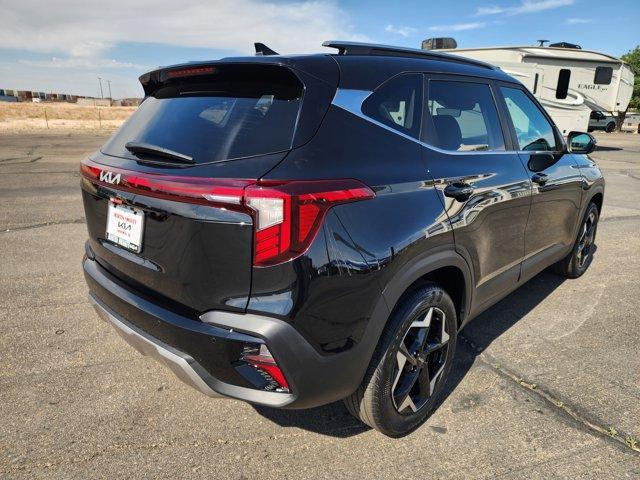 Photo of 2025 Fusion Orange Kia Seltos