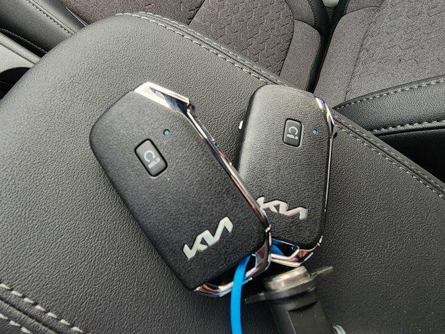 Photo of 2025 Blue / Black Kia Seltos